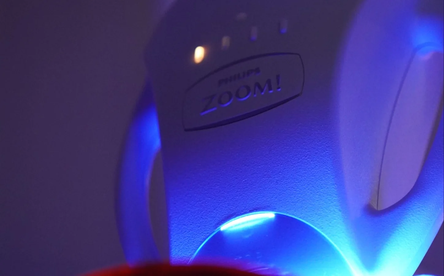 In-chair Philips Zoom whitening lamp